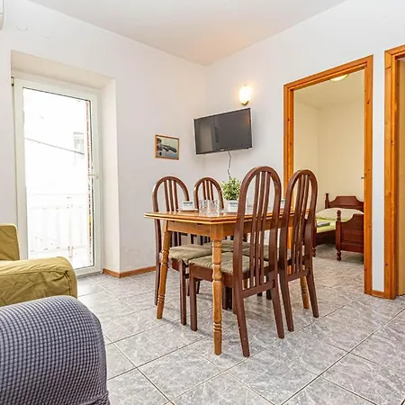 Apartment Centar 2 *